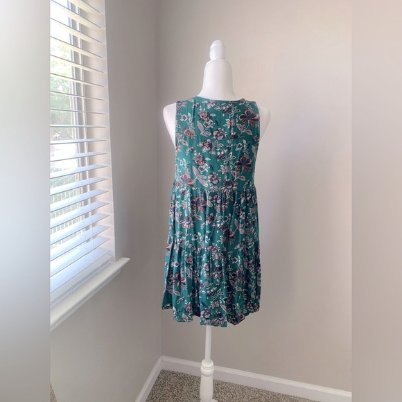 Floral Crisscross Green Top - Picture 3 of 4